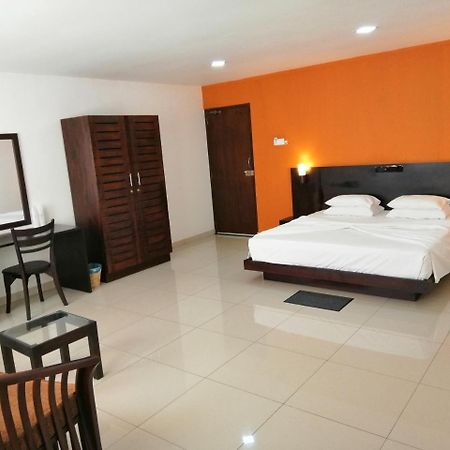 Mars Hotel Тангалла Экстерьер фото