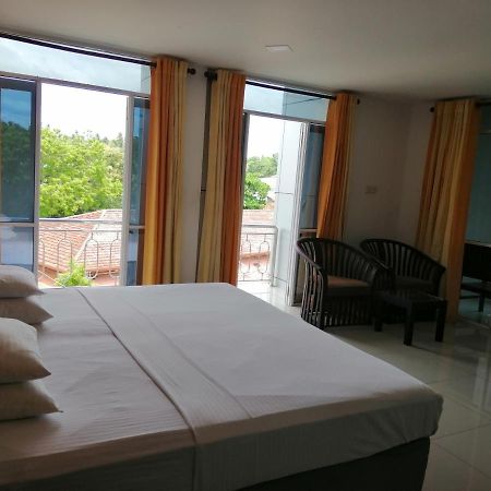Mars Hotel Тангалла Экстерьер фото