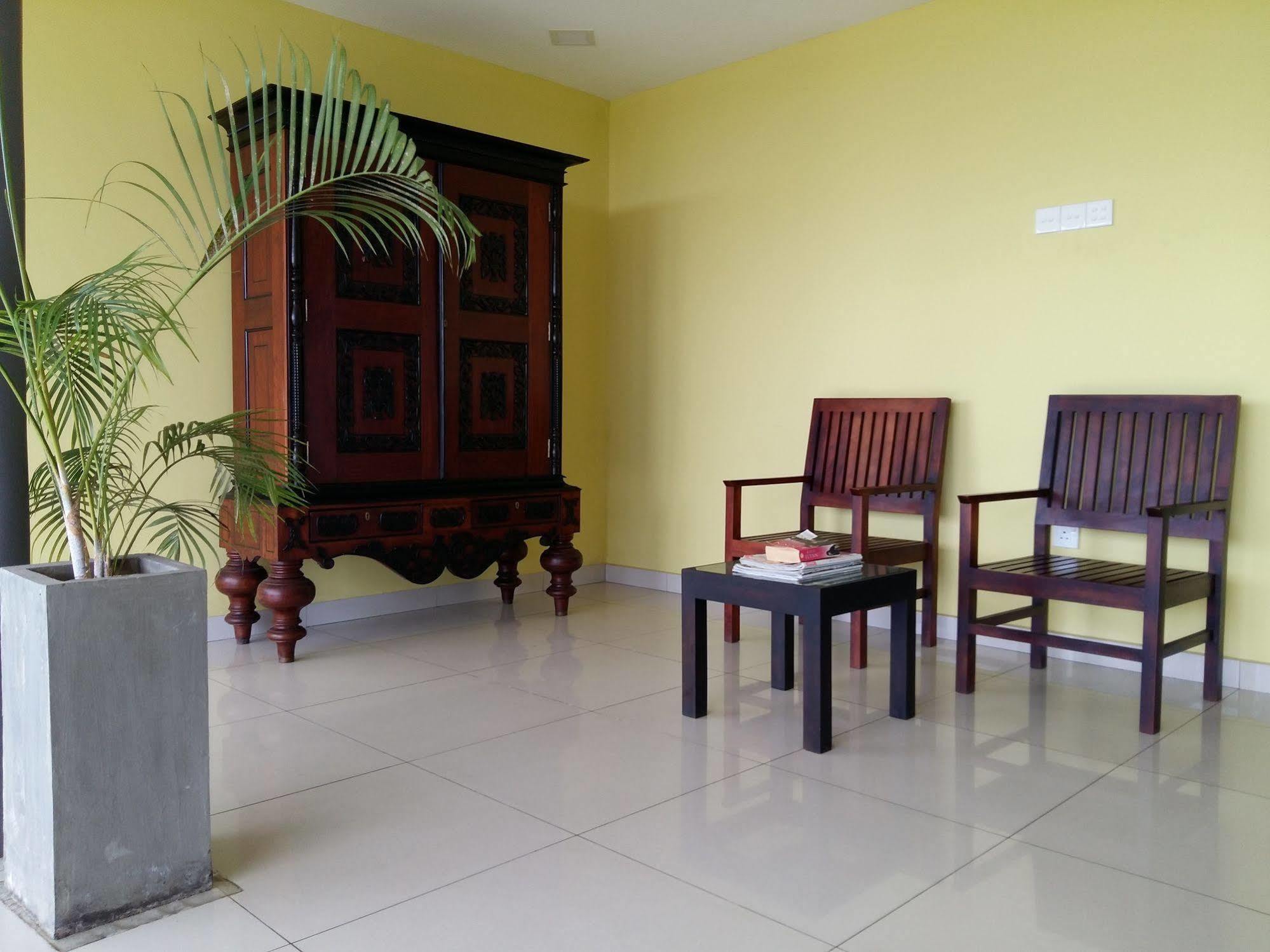 Mars Hotel Тангалла Экстерьер фото