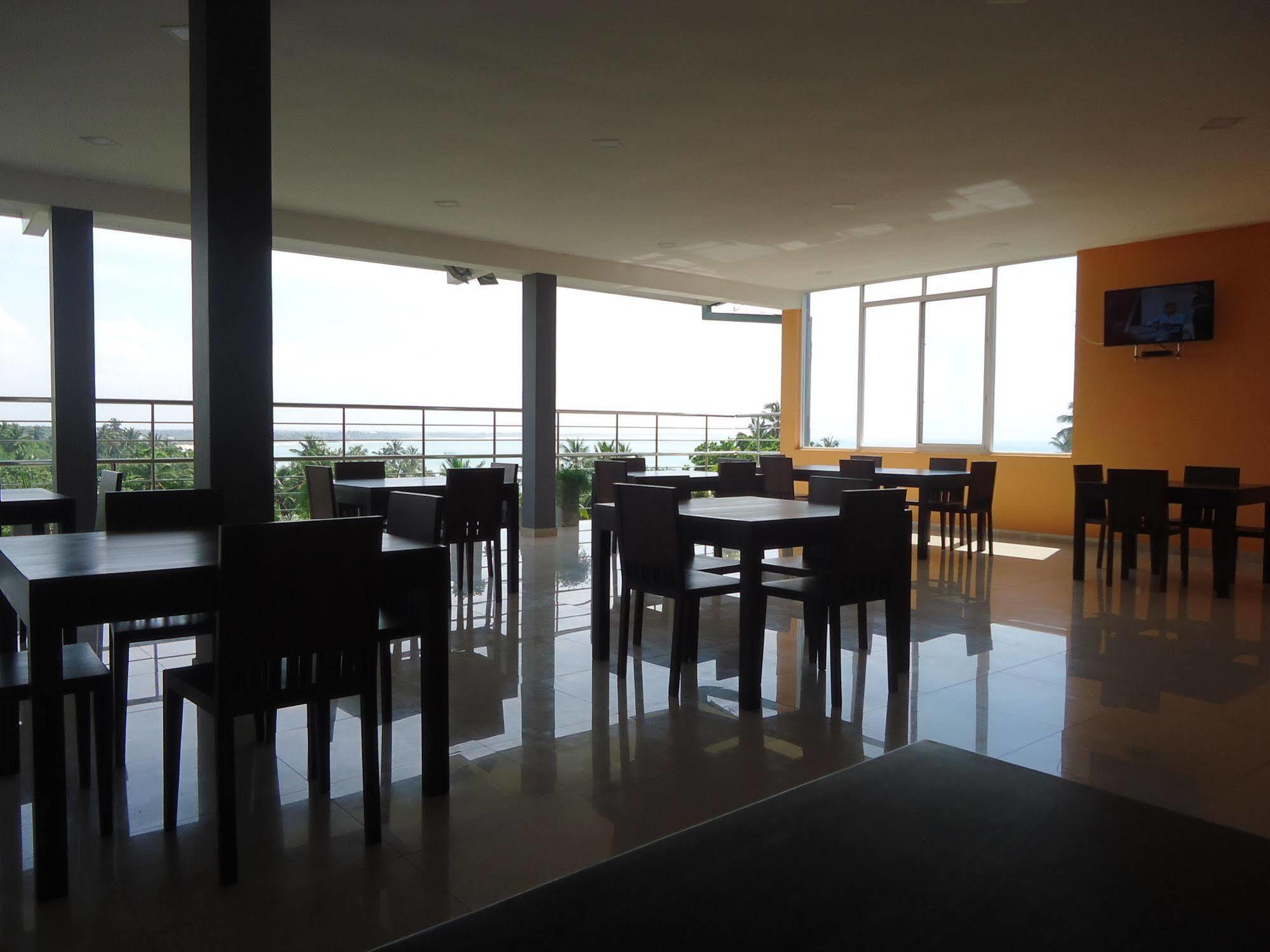 Mars Hotel Тангалла Экстерьер фото