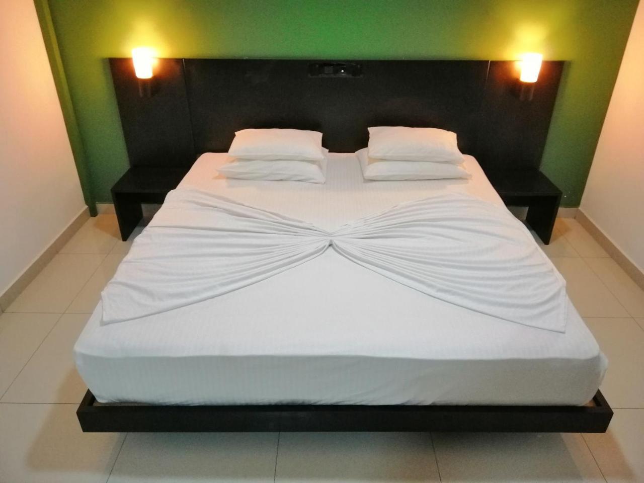 Mars Hotel Тангалла Экстерьер фото