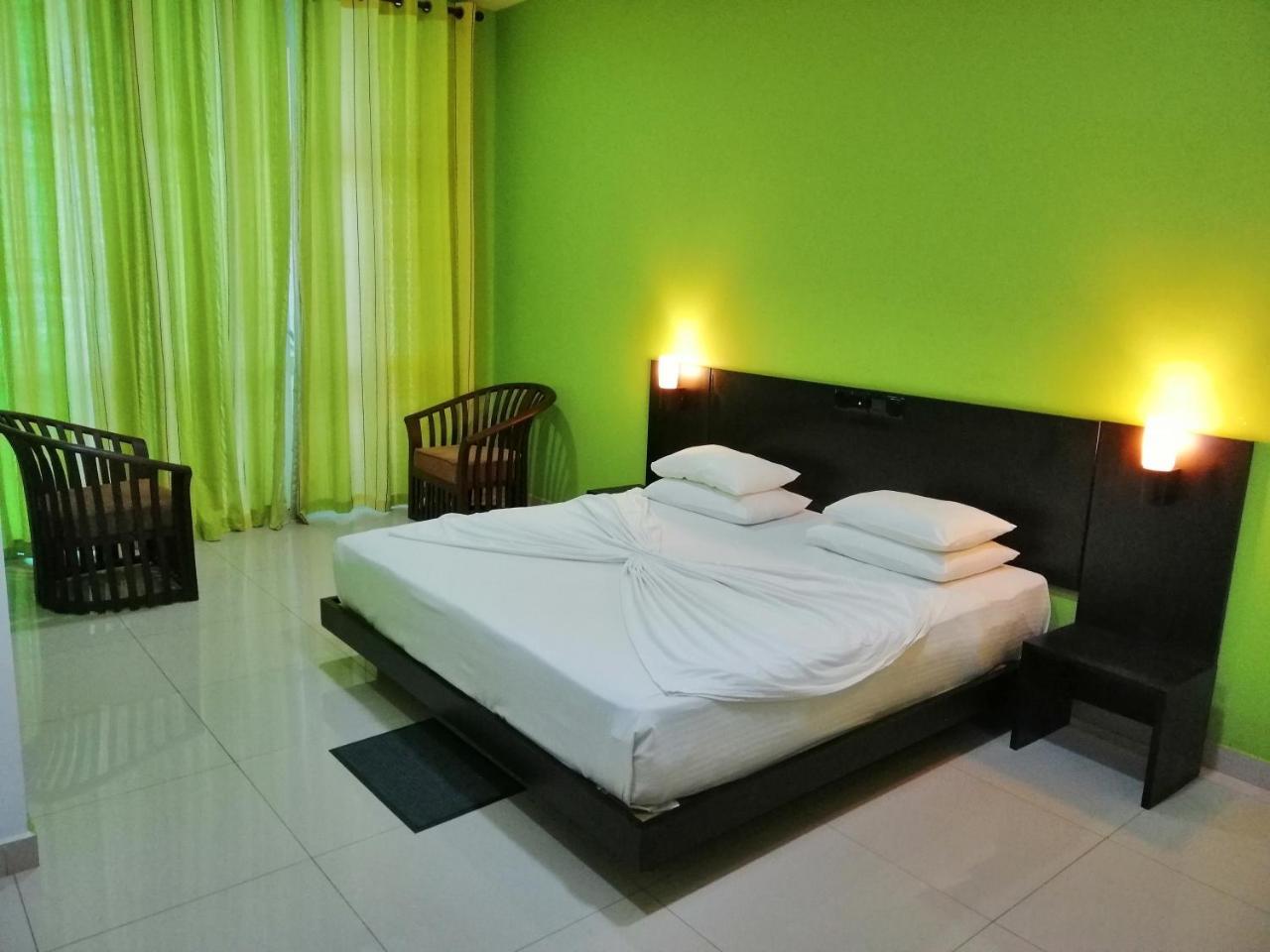 Mars Hotel Тангалла Экстерьер фото