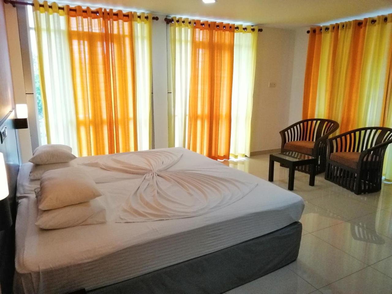 Mars Hotel Тангалла Экстерьер фото