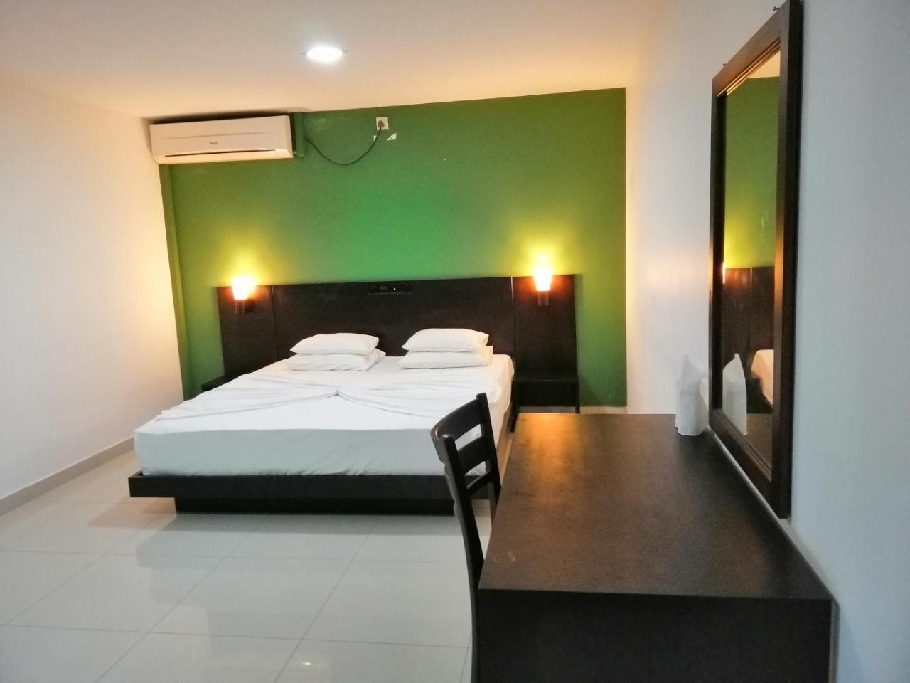 Mars Hotel Тангалла Экстерьер фото