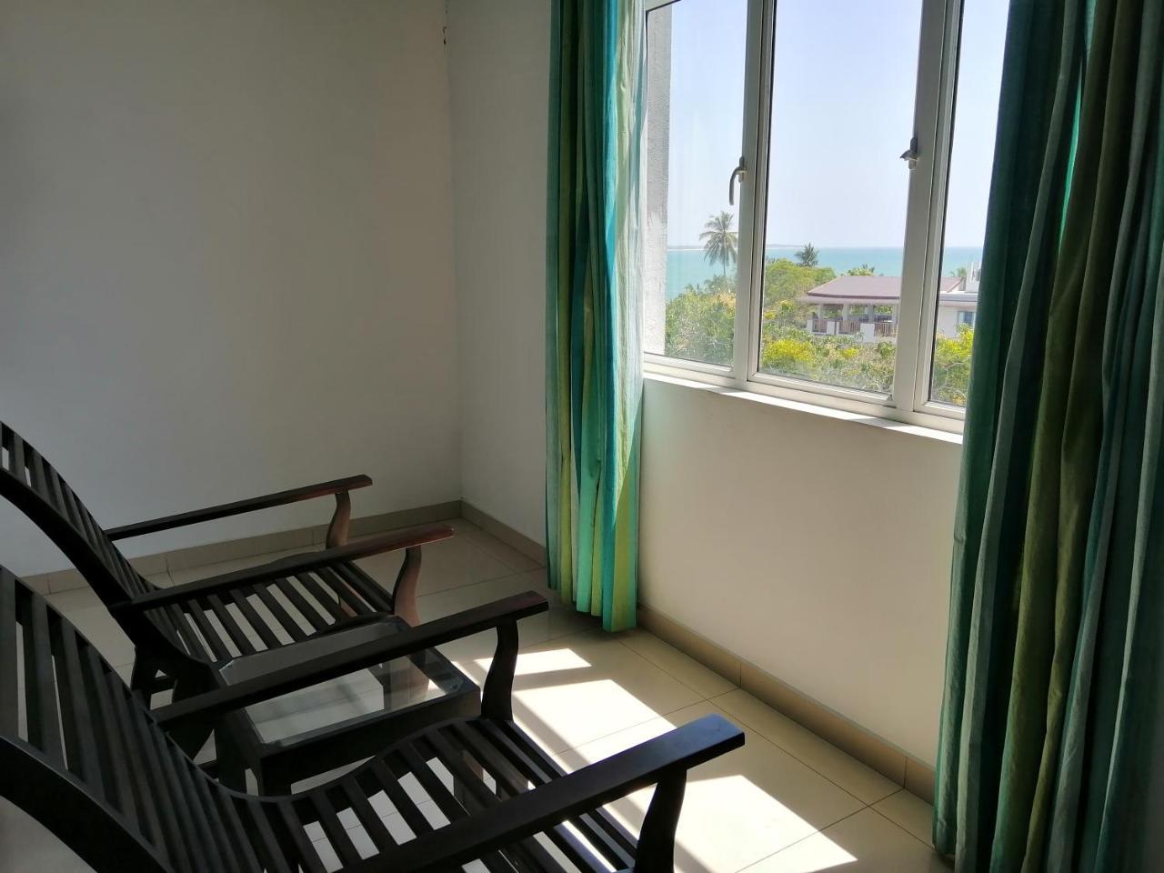 Mars Hotel Тангалла Экстерьер фото