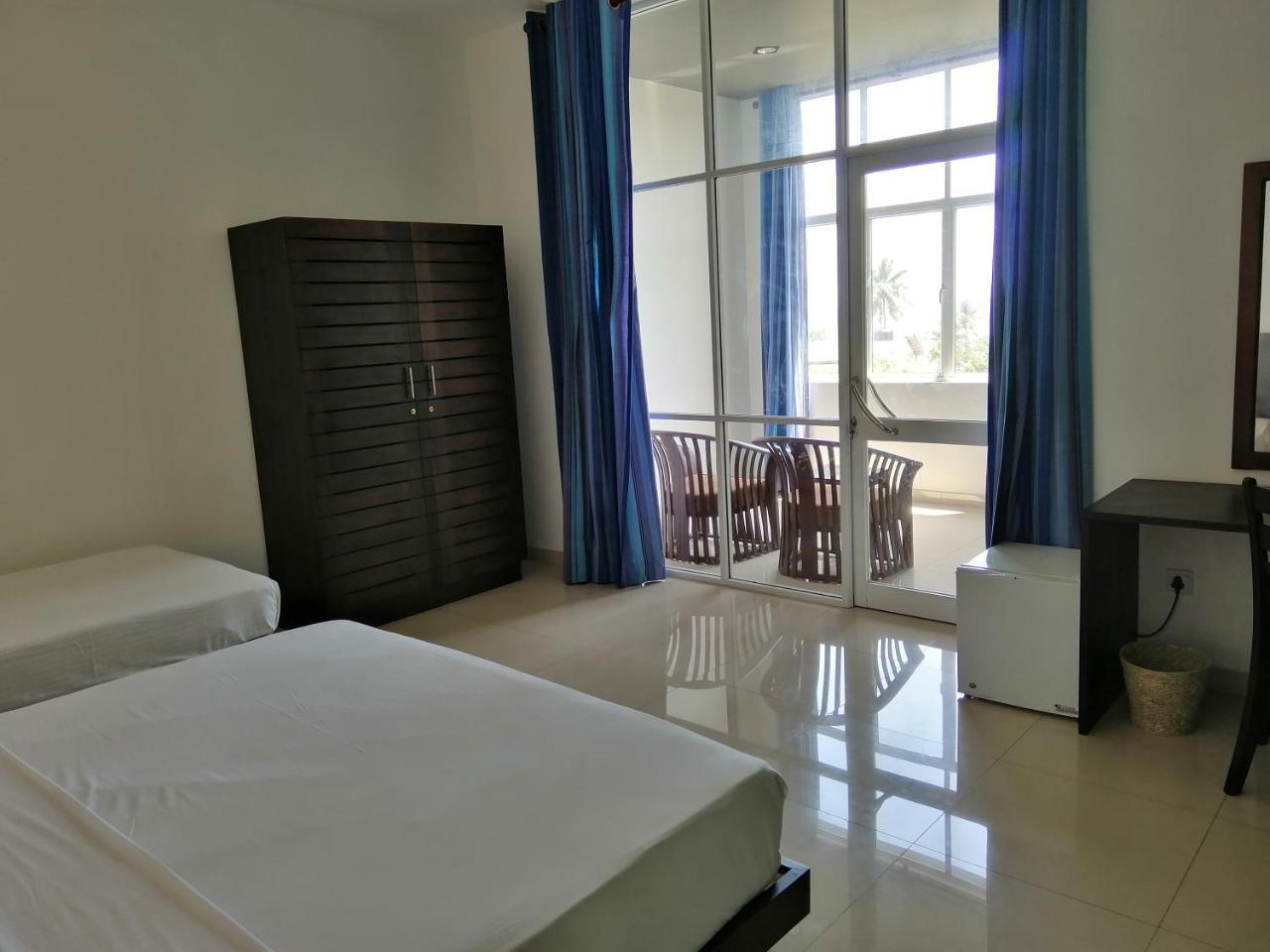 Mars Hotel Тангалла Экстерьер фото
