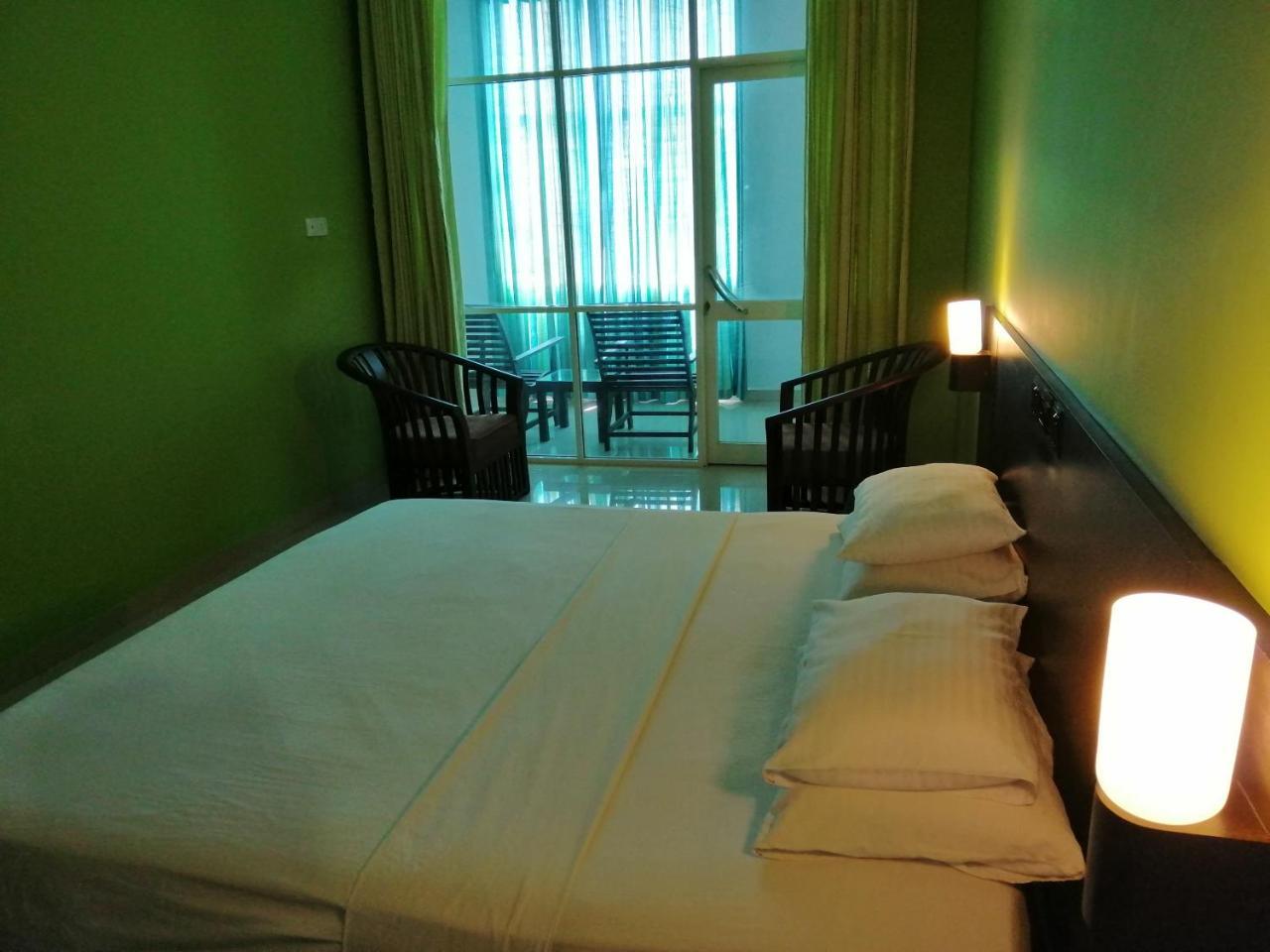 Mars Hotel Тангалла Экстерьер фото