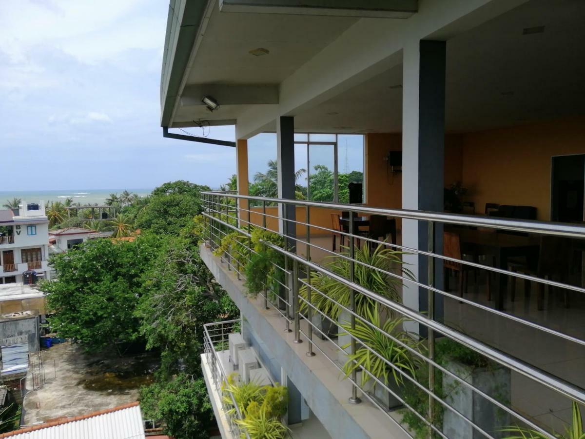 Mars Hotel Тангалла Экстерьер фото