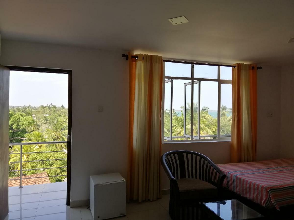 Mars Hotel Тангалла Экстерьер фото