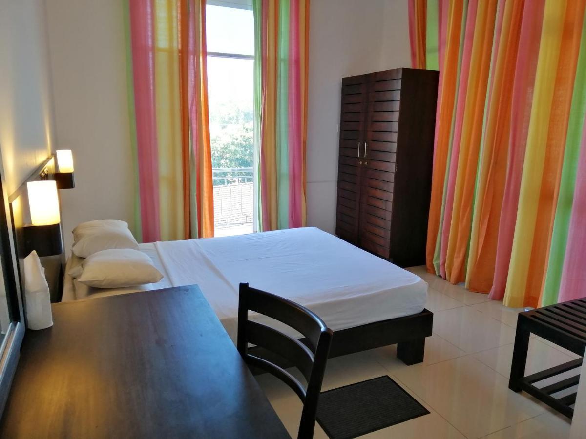 Mars Hotel Тангалла Экстерьер фото