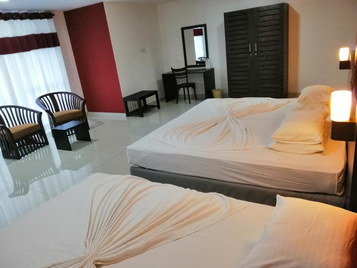 Mars Hotel Тангалла Экстерьер фото