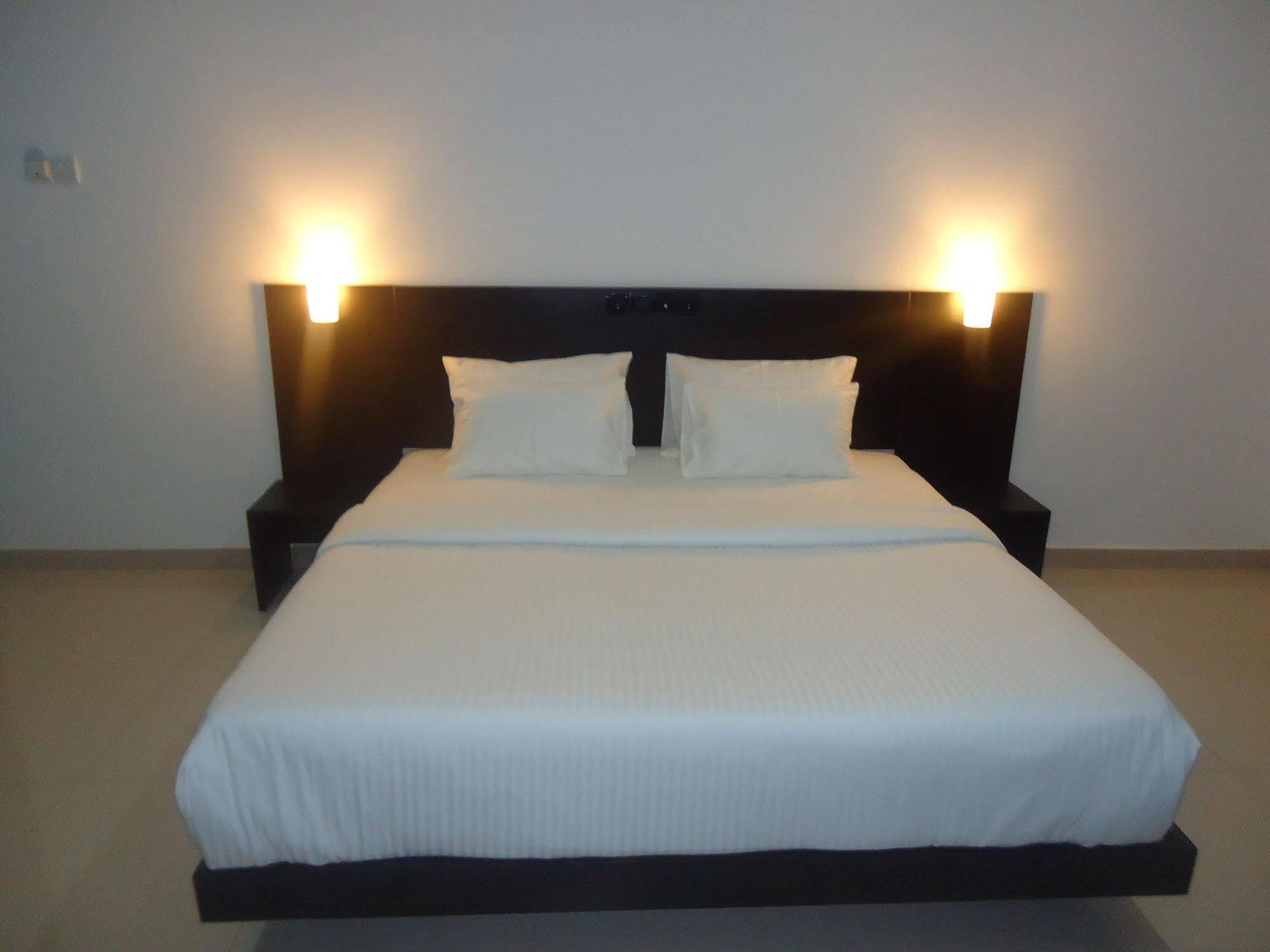Mars Hotel Тангалла Экстерьер фото